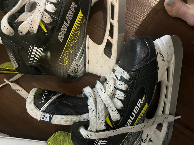 Bauer Hockey Skates Size 2.5 (Used)