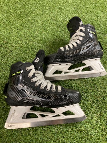 Junior Bauer Elite Hockey Goalie Skates Regular Width Size 3.5 (Used)