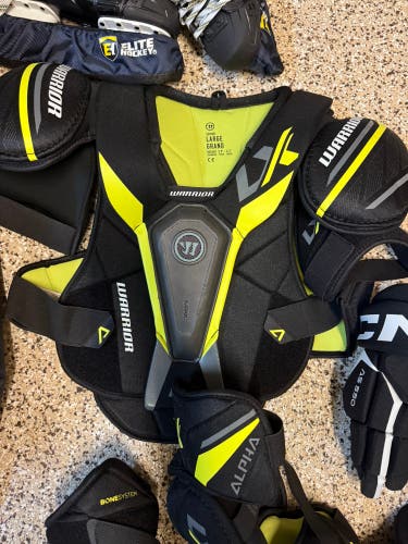 Men's Large Senior Warrior ALPHA LX PRO Shoulder Pads (Used)