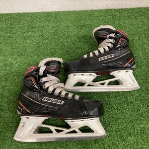 Junior Bauer X900 Hockey Goalie Skates Regular Width Size 2 (Used)