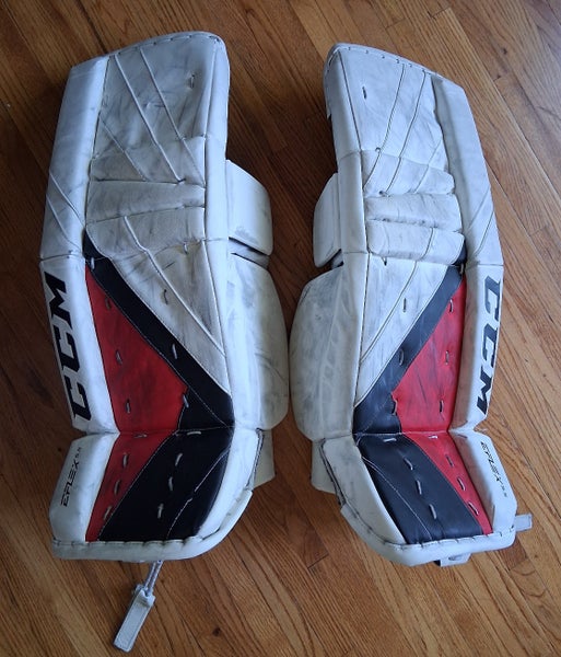 28+1" CCM Extreme Flex 5.5 JR Goalie Leg Pads (Used)