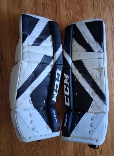 30+1" CCM Extreme Flex 5.5 JR Goalie Leg Pads (Used)