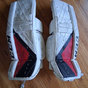 Bundle of 2 CCM Extreme Flex 5.5 JR hockeyGoalie Leg Pads (28+1" and 30+1")(Used)