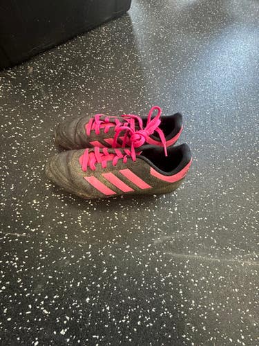 Used Adidas Soccer Cleats Pink And Black Junior 01.5 11849-S000029052