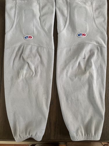 Light Gray Intermediate Medium Athletic Knit Socks (Used)
