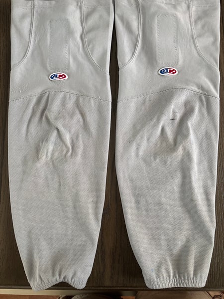 Light Gray Intermediate Medium Athletic Knit Socks (Used)