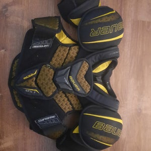 Junior Large Junior Bauer Supreme M3 Shoulder Pads (Used)