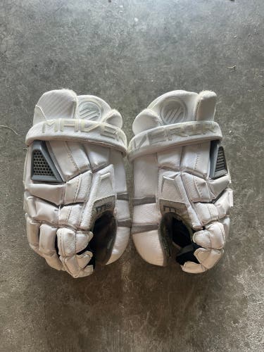 Maverik M5 Lacrosse Goalie Gloves Small 10" (Used)