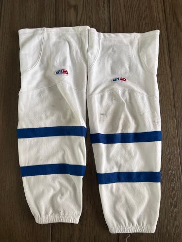 White ( Darien Youth) Youth Small Athletic Knit HS2100 Socks (Used)