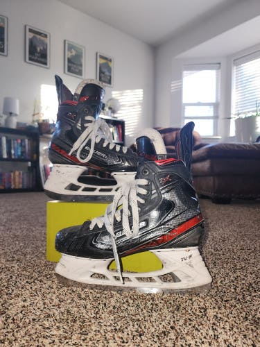 Bauer Vapor 2X Hockey Skates Regular Width Size 6 (Used)