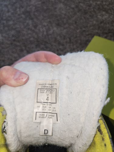 CCM Tacks 4092 Hockey Skates Regular Width Size 4 (Used)
