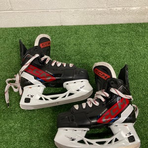 Junior CCM JetSpeed FT670 Hockey Skates Regular Width Size 1 (Used)
