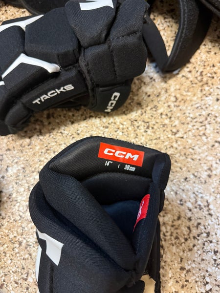 CCM Gloves 14" Pro Stock (Used)