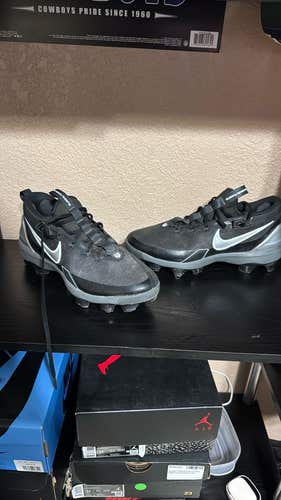 8.5 baseball cleats