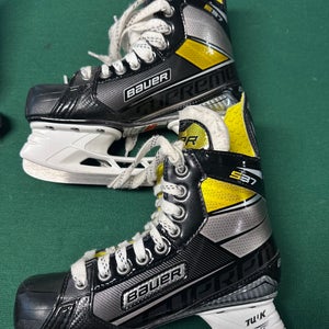 Bauer Supreme S37 Hockey Skates Size 4 (Used)