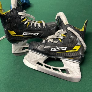 Bauer Supreme M4 Hockey Skates Size 2 (Used)