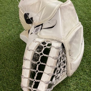 White Senior True Catalyst 7x3 Goalie Gloves & Blockers Regular (Used)