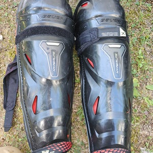 Senior Bauer Vapor Hyperlite 16" Shin Pads (Used)