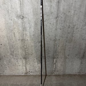 Senior Bauer Vapor Hyperlite 2 Right Handed Hockey Stick P92 (Used)