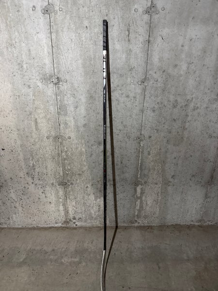 Senior Bauer Vapor Hyperlite 2 Right Handed Hockey Stick P92 (Used)