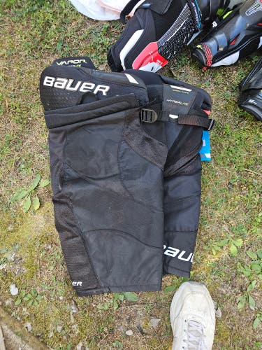Senior Medium Bauer Vapor Hyperlite Hockey Pants (New)