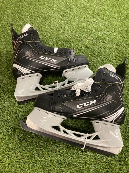 Intermediate CCM 9040 Hockey Skates Regular Width Size 5 (New)