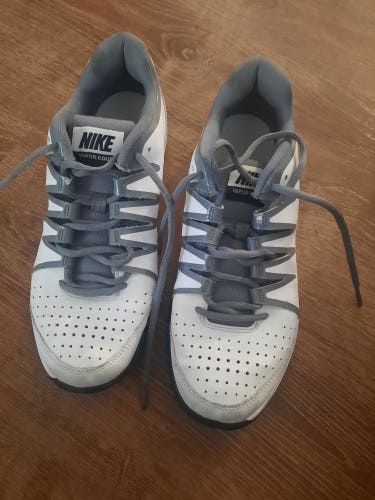 Men's Size M 9.5 (W 10.5) Nike Tennis Shoes (Used)