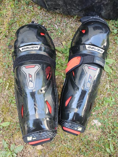Intermediate Bauer Vapor 3X 13" Shin Pads (Used)