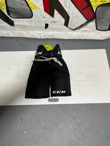 Junior Large CCM Tacks 9040 Hockey Pants (Used)