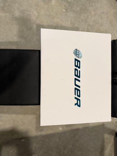 2025 Bauer Vapor Flylite Hockey Skates Regular Width 6 (Used)