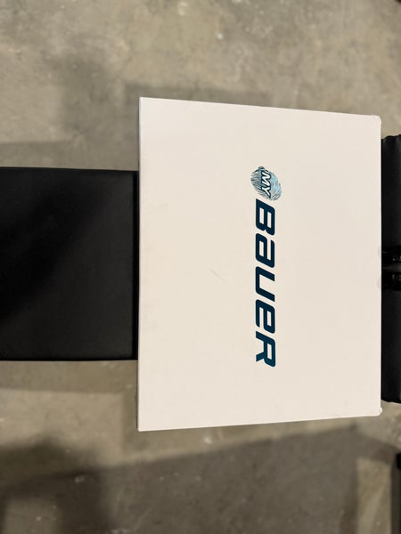 2025 Bauer Vapor Flylite Hockey Skates Regular Width 6 (Used)