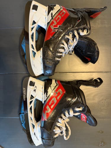 2023 CCM JetSpeed FT6 Pro Hockey Skates Regular Width 6 (Used)