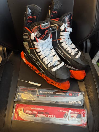 True HZRDUS 7X Hockey Skates Regular Width 9 (Used)