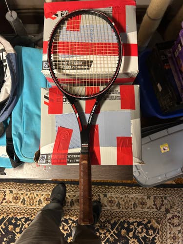 Wilson Midsize Graphite Matrix Tennis Racquet (Used)