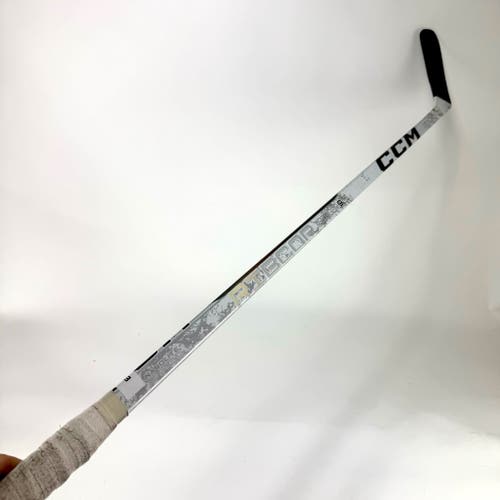 Used Left White CCM Ribcor Trigger 9 Pro | 95 Flex Custom Heel Curve | E610