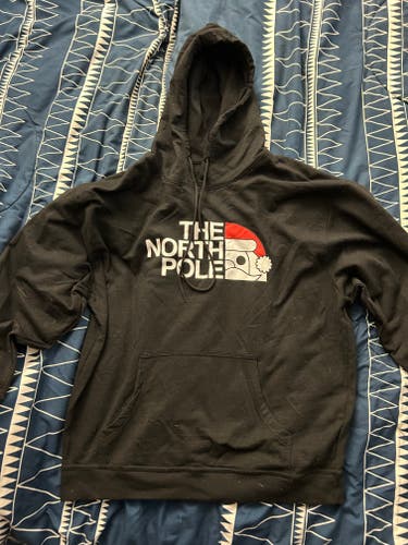 Black The North Pole Adult Unisex Large Sweatshirt (Used)