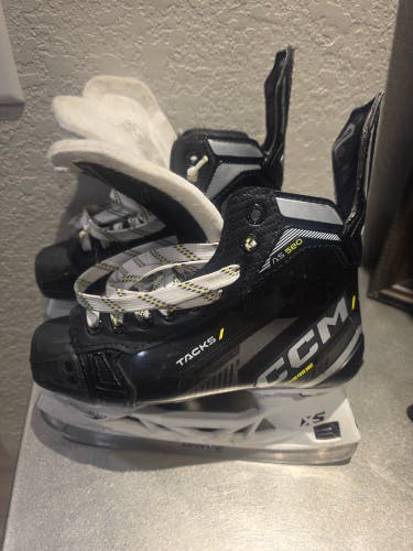 CCM Tacks AS580 Hockey Skates Wide Width Size 3.5 (Used)