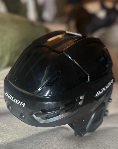 Medium Bauer Re-akt 55 Helmet (New)