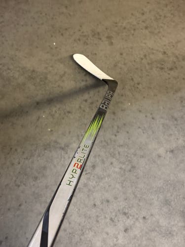 Senior Bauer Vapor Hyperlite 2 Left Hand Hockey Stick P92M (Used)