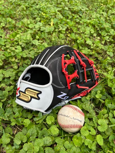 SSK Z9 Maestro 11.75” Black/Red/White Spiral I Web Infield Baseball Glove