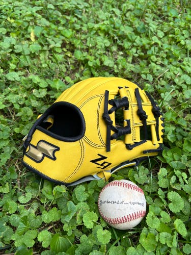 SSK Z9 Maestro 11.25” Yellow/Black Spiral I Web Infield Baseball Glove