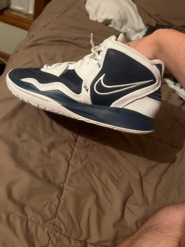 Men's Size M 8.5 (W 9.5) Nike Kyrie Infinity Shoes (Used)