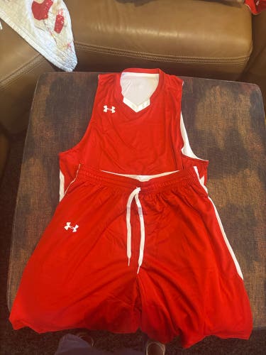 Red Large Men's Under Armour Jersey (New)