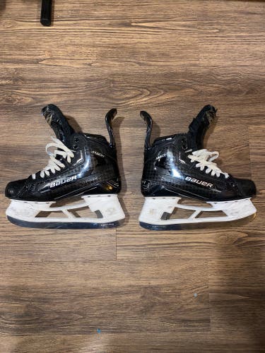 2024 Bauer Supreme Shadow Hockey Skates Regular Width 10 (Used)