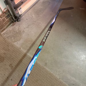 Senior Bauer Vapor FlyLite Right Handed Hockey Stick P92