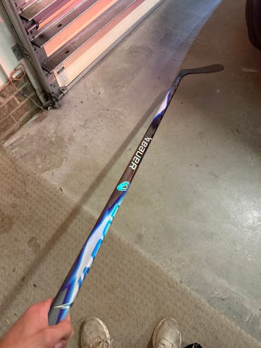 Senior Bauer Vapor FlyLite Right Handed Hockey Stick P92