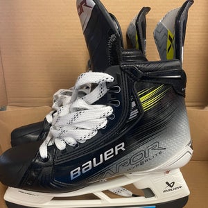NEW Bauer Vapor Hyperlite 2 Hockey Skates 9.5 Fit2    Blades NOT INCLUDED