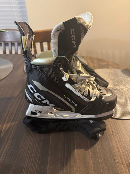 2022 CCM AS-V Hockey Skates Wide Width 6 (Used)