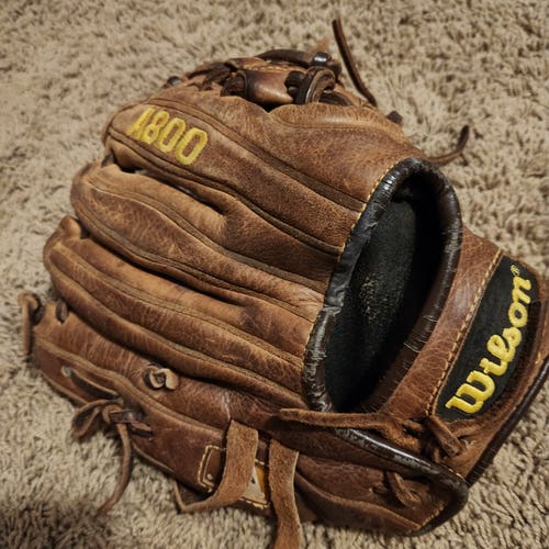 Wilson RH A800 Soft Fit Game Ready Baseball Glove 11.5" Nice Glove