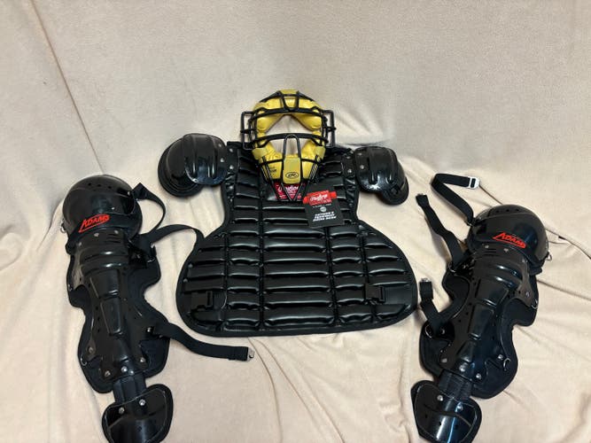 Rawlings Umpire Catcher's Set (New)